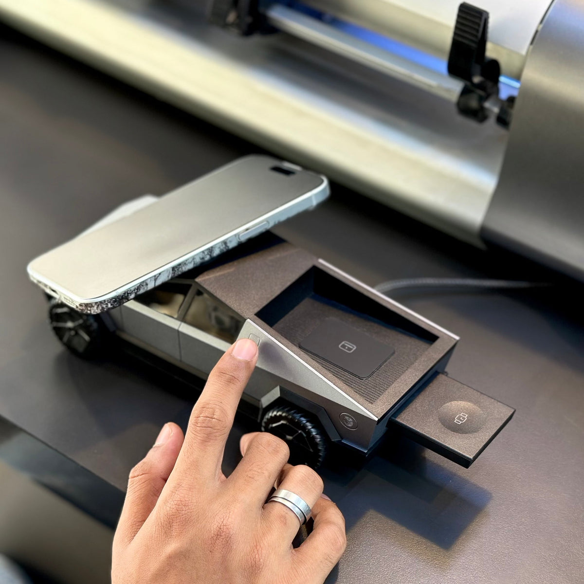 π CyberDock 3 in 1 Wireless Charger