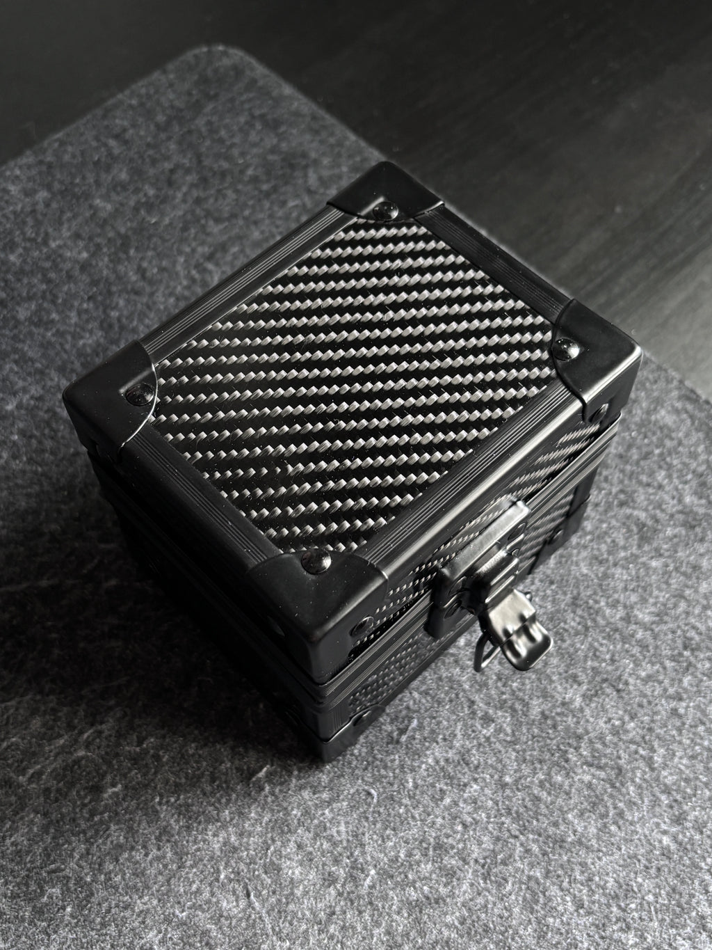 Carbon Fiber Key Case, Compact · Radillon
