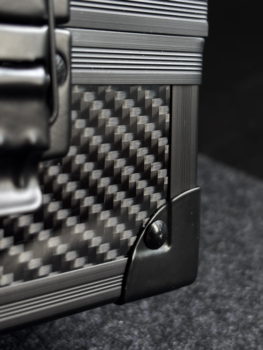 Carbon Fiber Key Case, Compact · Radillon