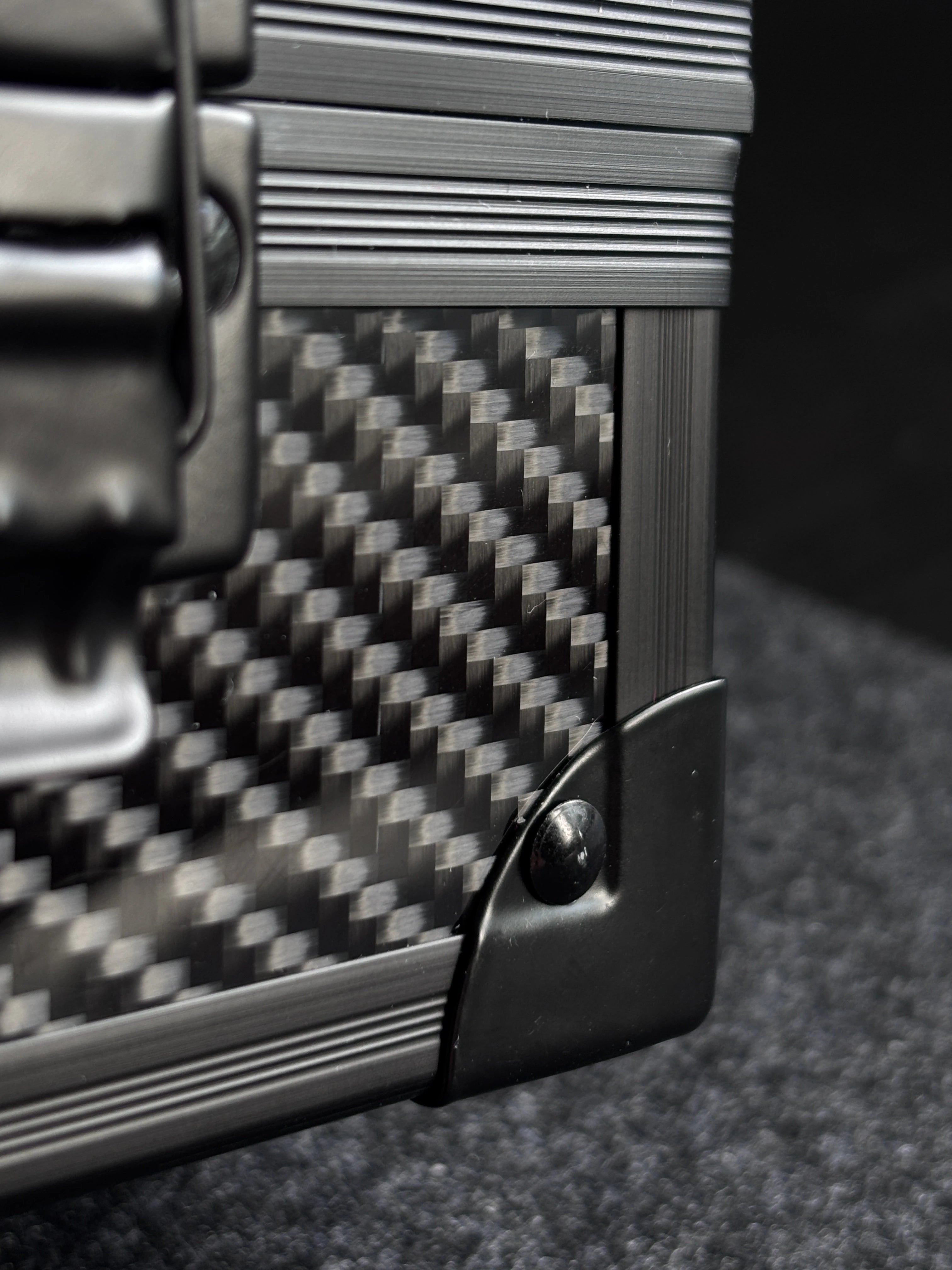 Carbon Fiber Key Case, Compact · Radillon