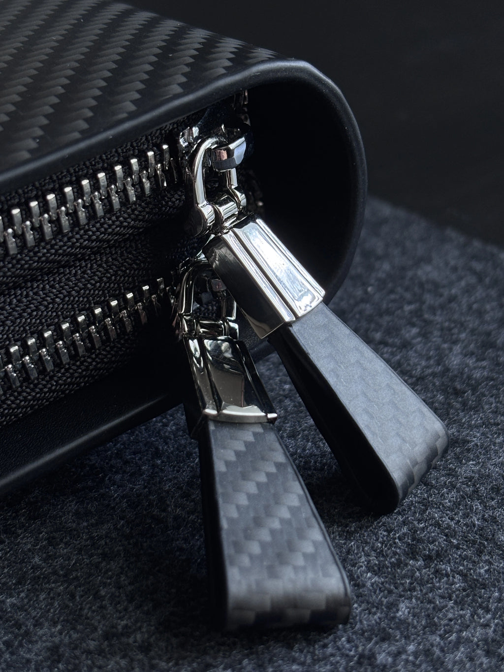 Carbon Fiber Pouch for Everyday Carry · Mulsanne