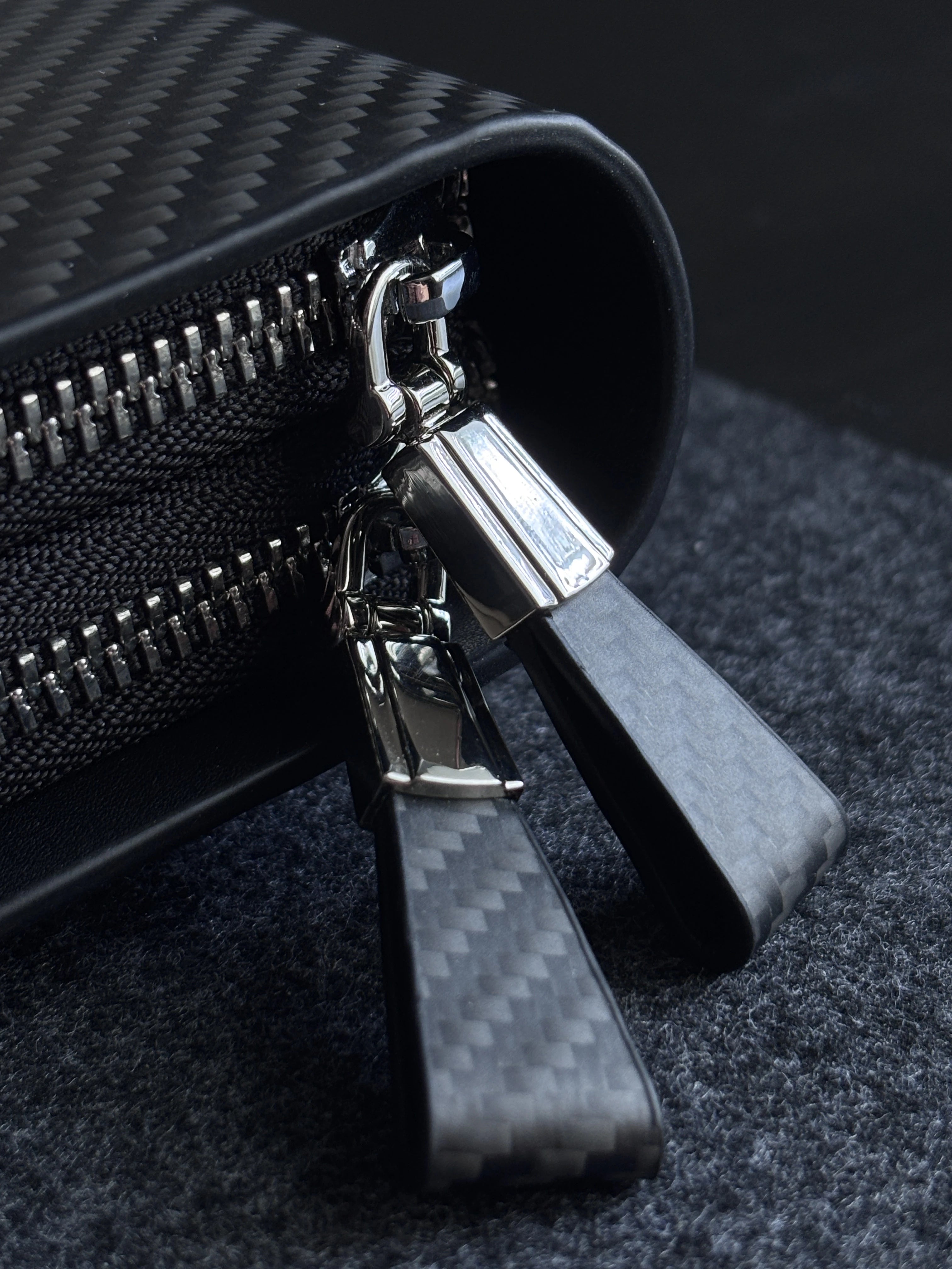 Carbon Fiber Pouch for Everyday Carry · Mulsanne
