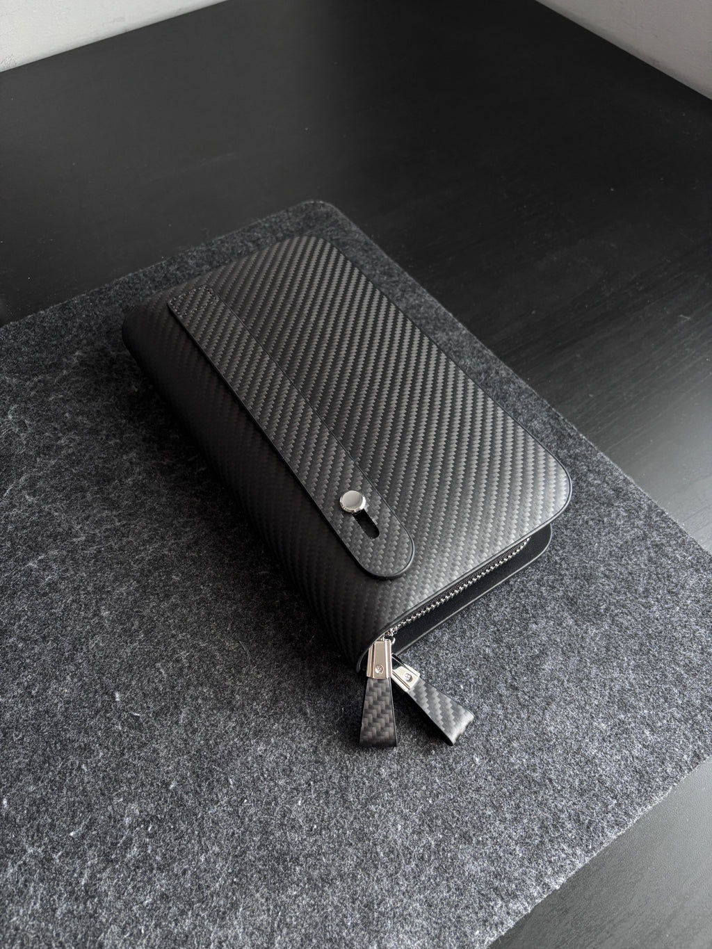 Carbon Fiber Pouch for Everyday Carry · Mulsanne