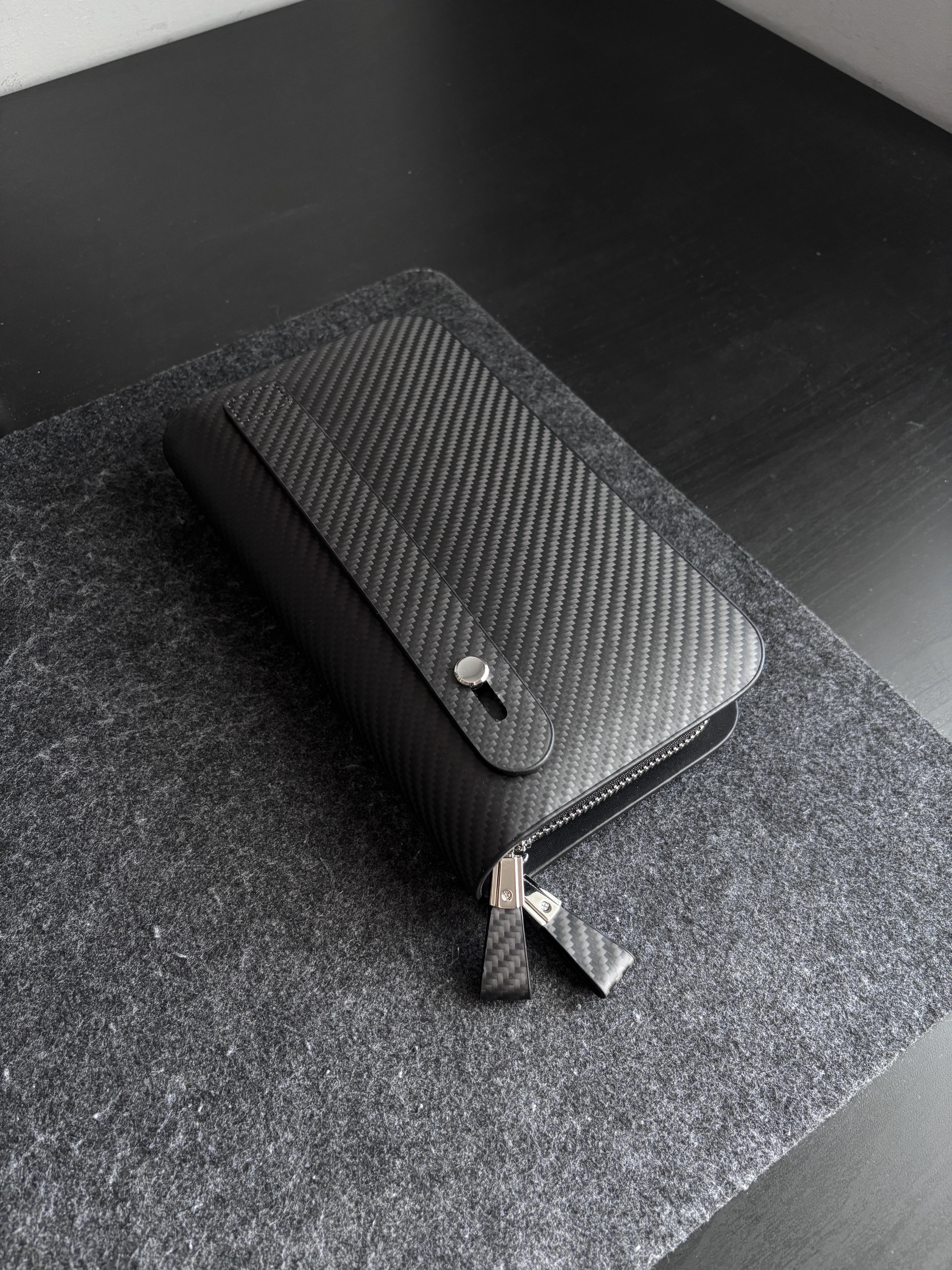 Carbon Fiber Pouch for Everyday Carry · Mulsanne
