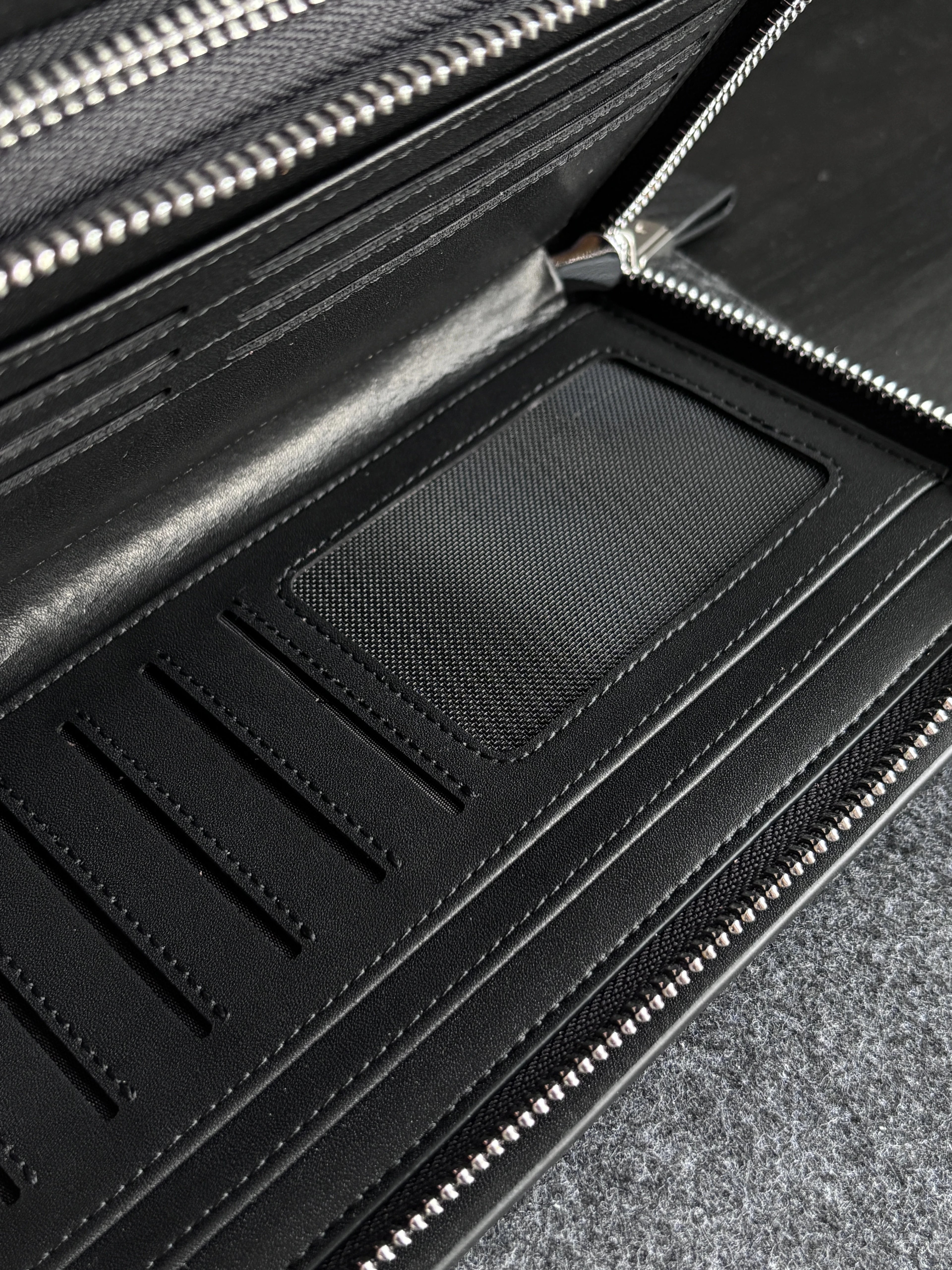 Carbon Fiber Pouch for Everyday Carry · Mulsanne