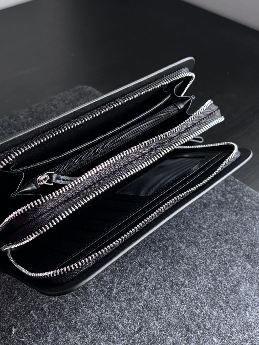 Carbon Fiber Pouch for Everyday Carry · Mulsanne