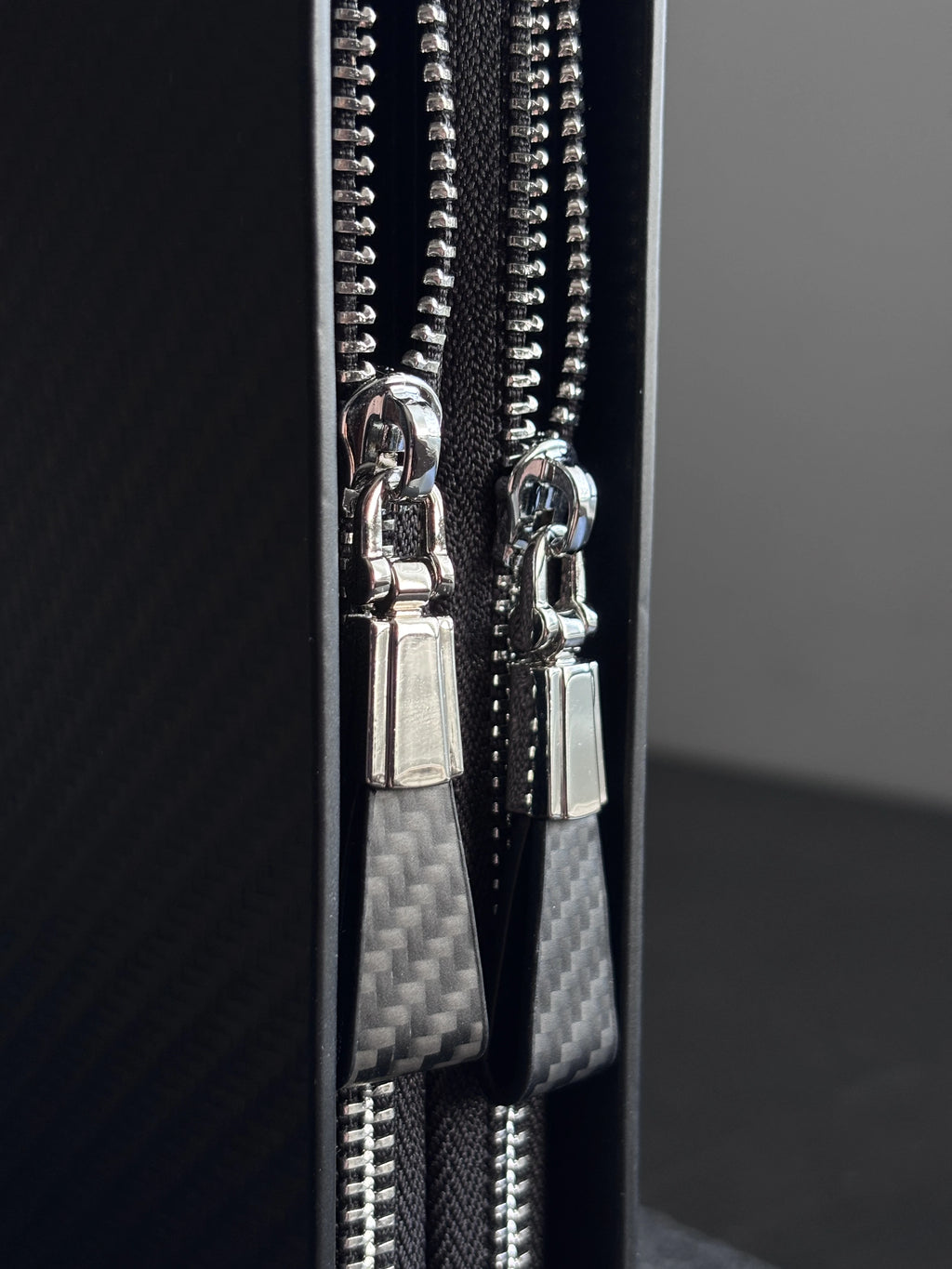 Carbon Fiber Pouch for Everyday Carry · Mulsanne