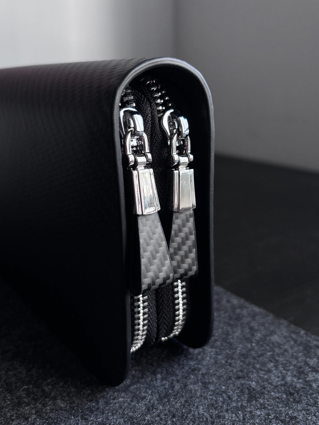 Carbon Fiber Pouch for Everyday Carry · Mulsanne