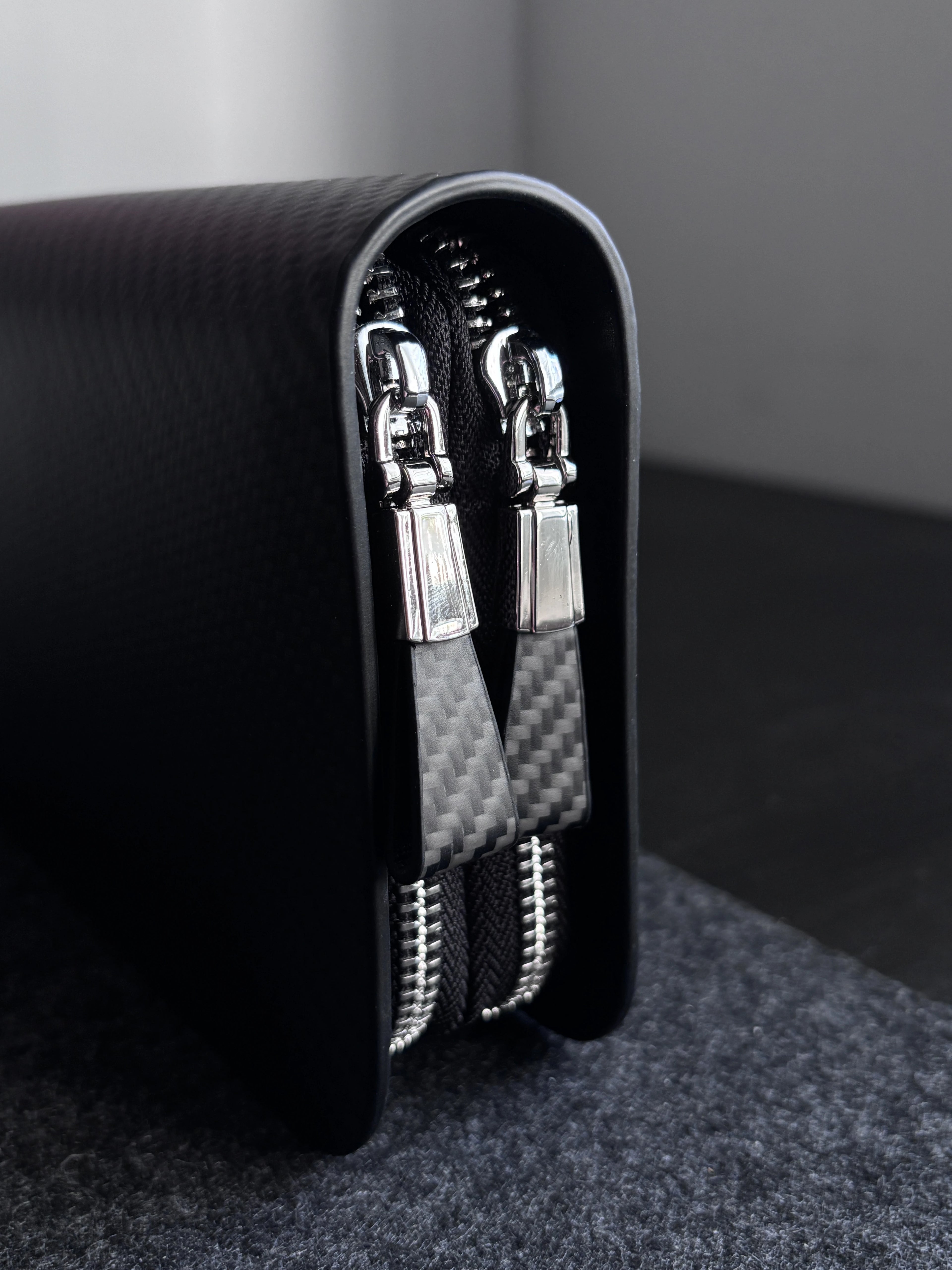 Carbon Fiber Pouch for Everyday Carry · Mulsanne