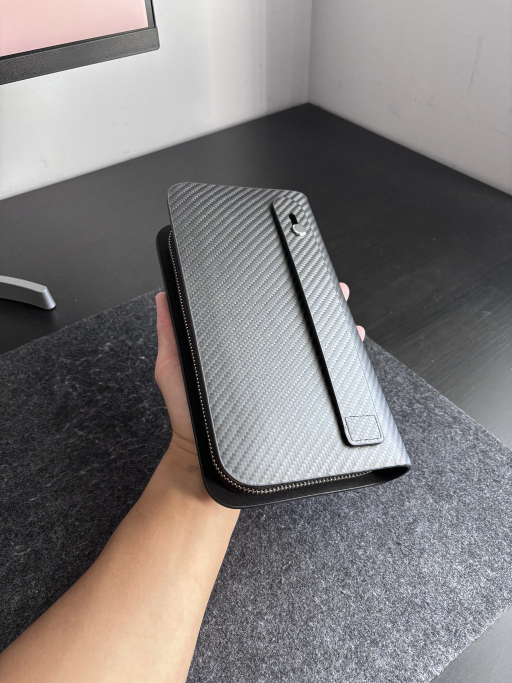 Carbon Fiber Pouch for Everyday Carry · Mulsanne