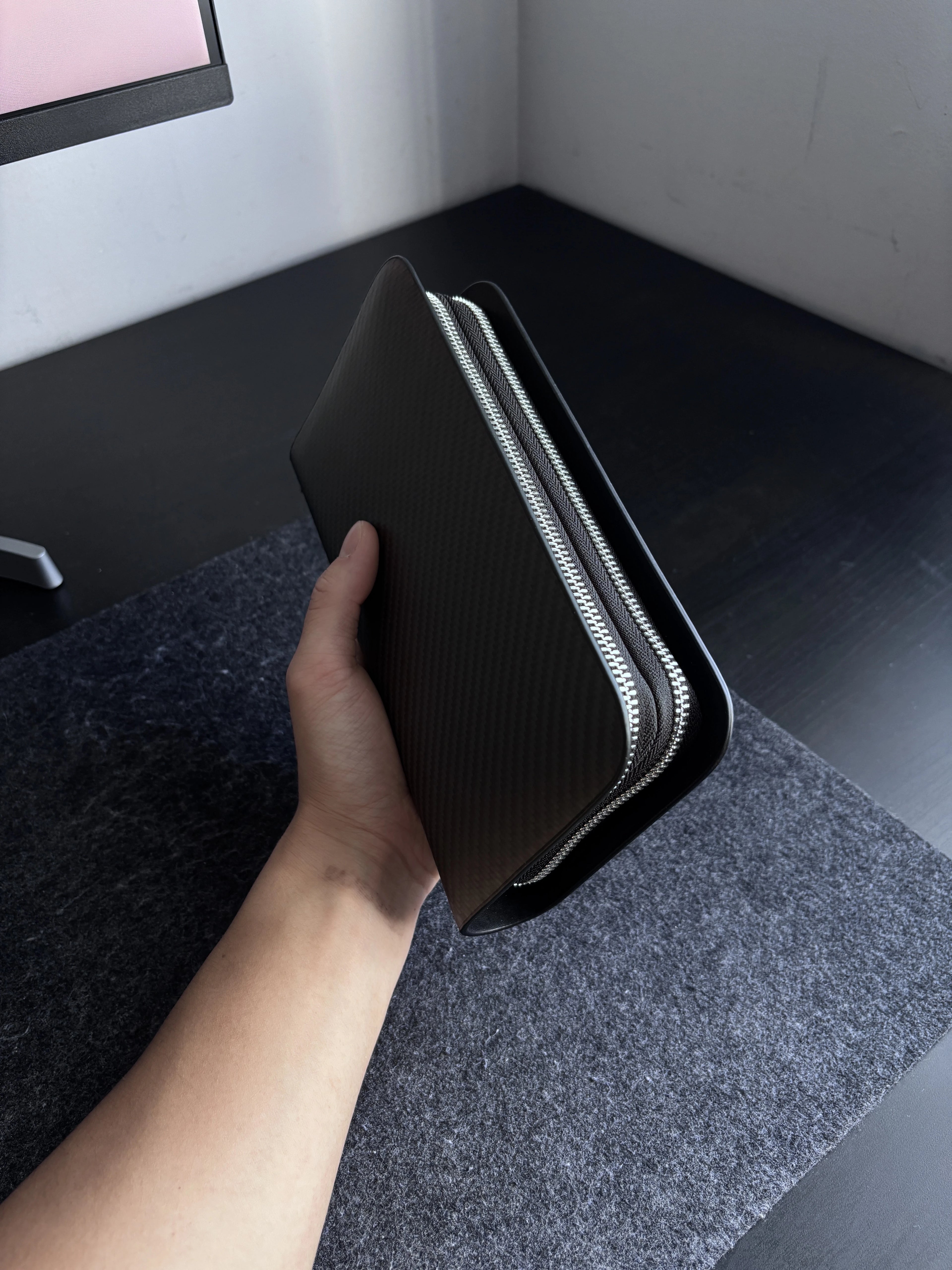 Carbon Fiber Pouch for Everyday Carry · Mulsanne