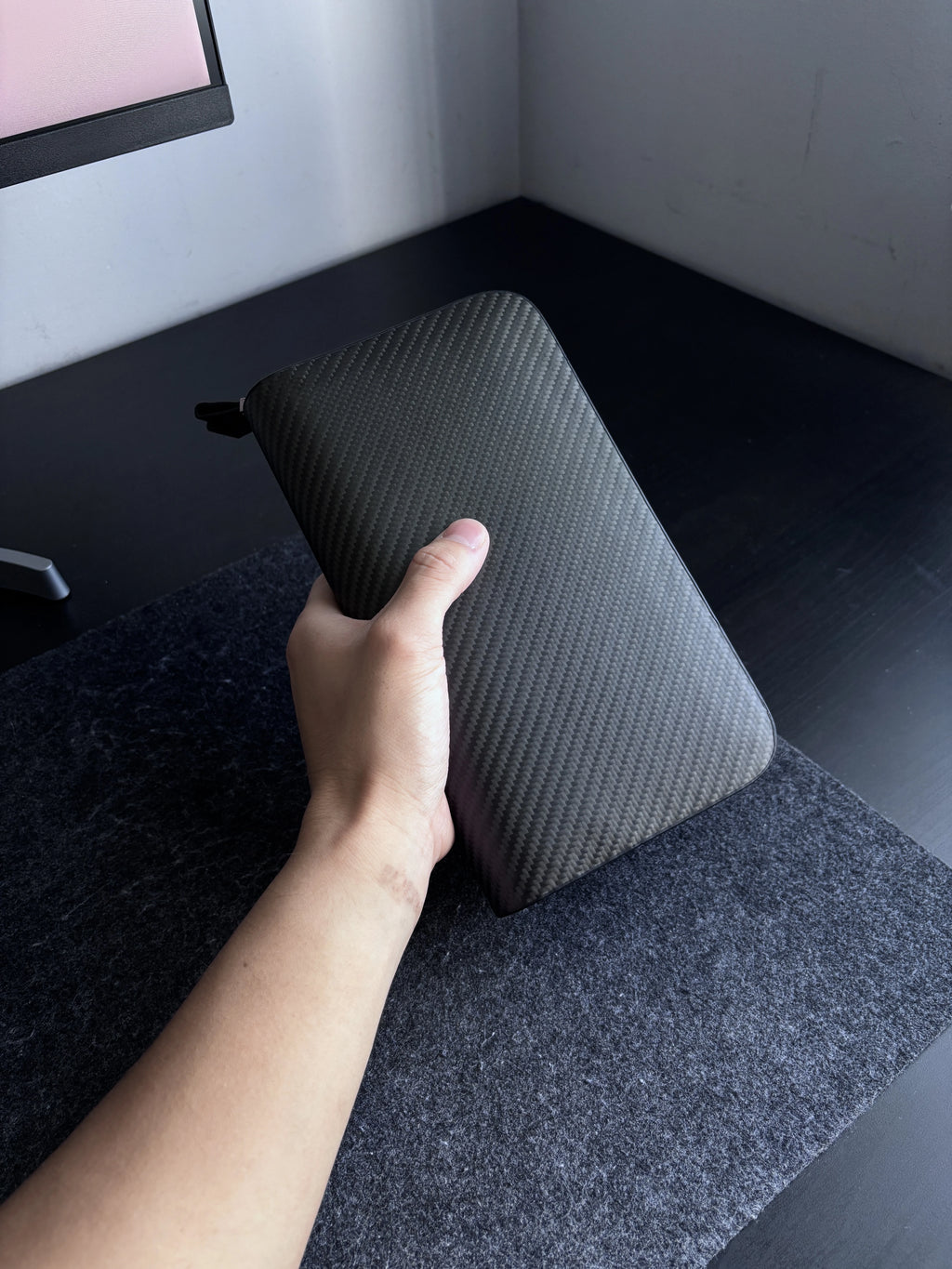 Carbon Fiber Pouch for Everyday Carry · Mulsanne