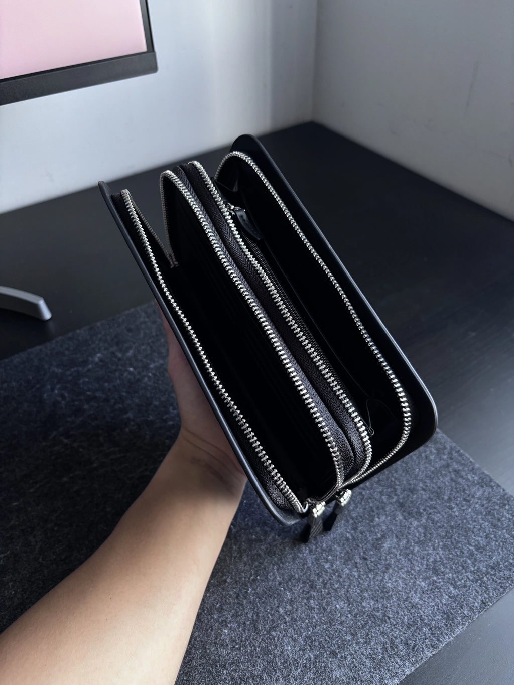 Carbon Fiber Pouch for Everyday Carry · Mulsanne