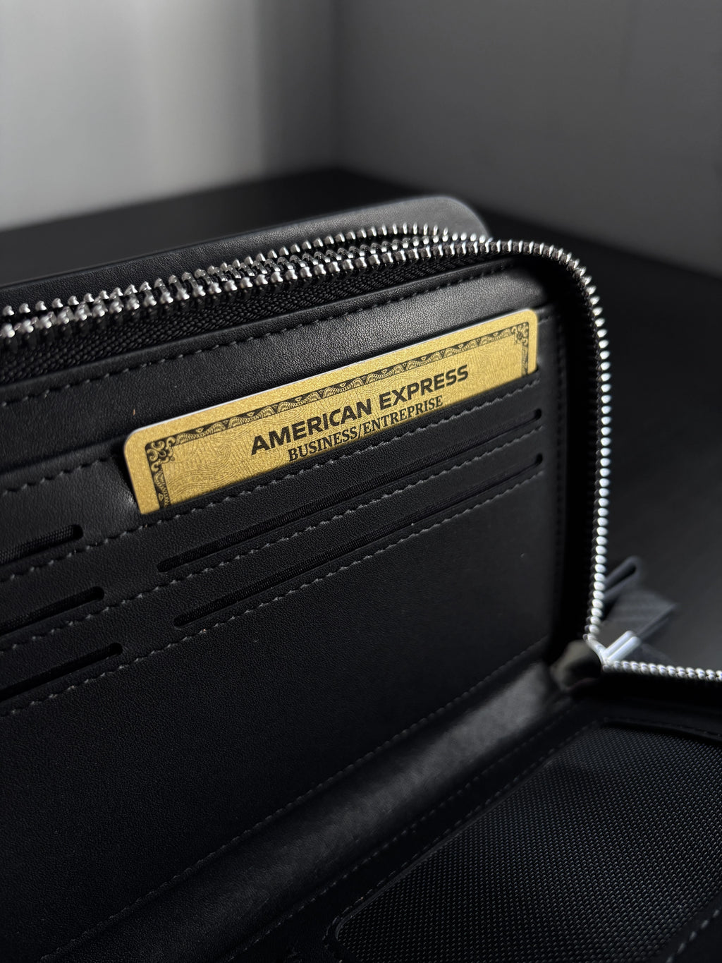 Carbon Fiber Pouch for Everyday Carry · Mulsanne
