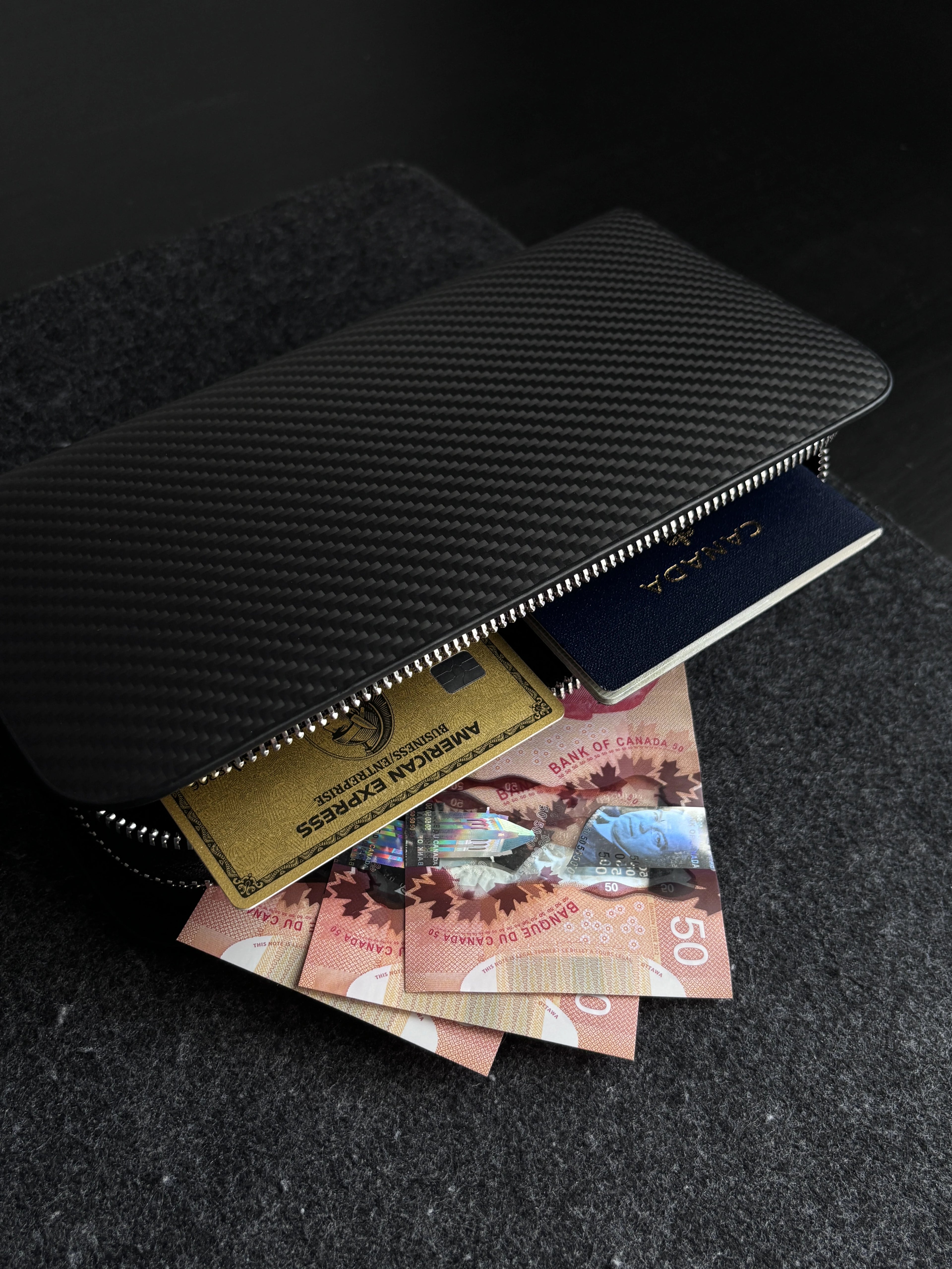 Carbon Fiber Pouch for Everyday Carry · Mulsanne