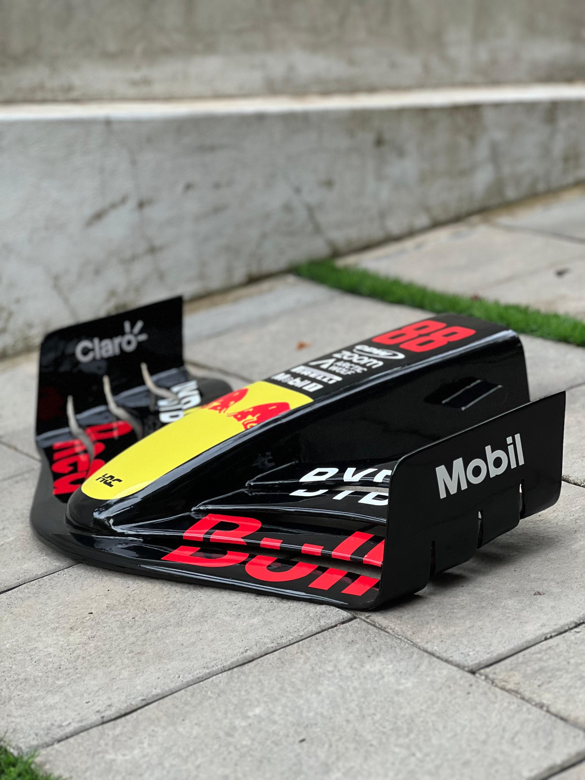 🏁 THE RACING BULL WING - Art Display
