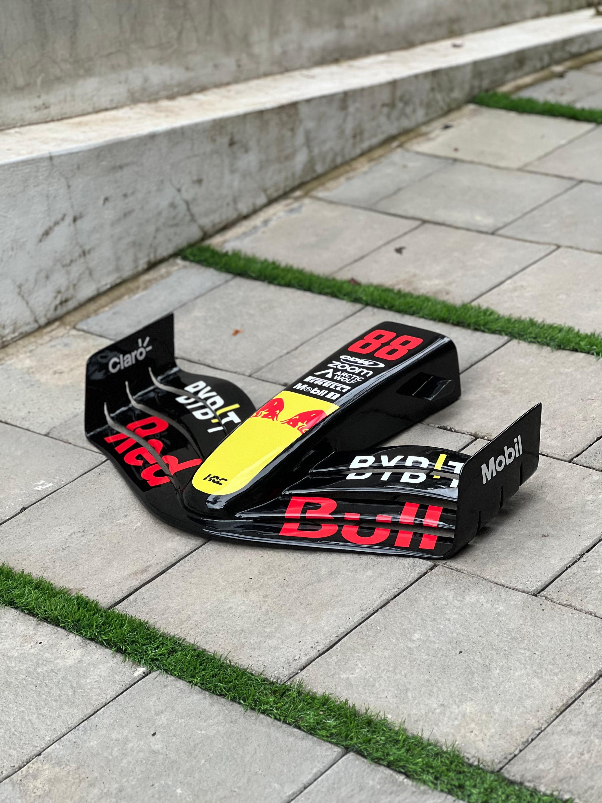 🏁 THE RACING BULL WING - Art Display